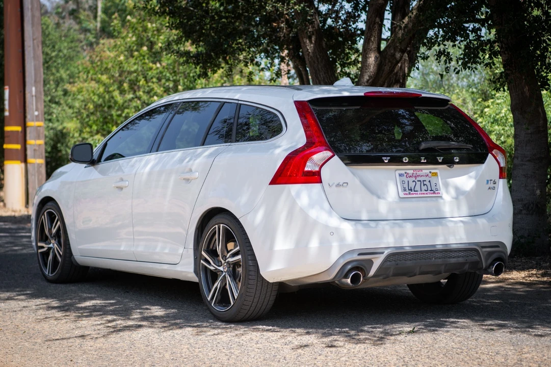 2017 Volvo V60 1st Gen - Image 5 of 23