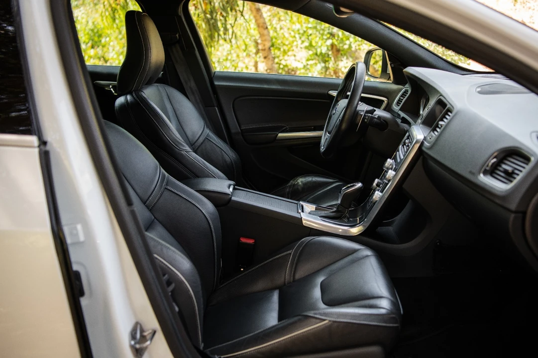 2017 Volvo V60 1st Gen - Image 22 of 23