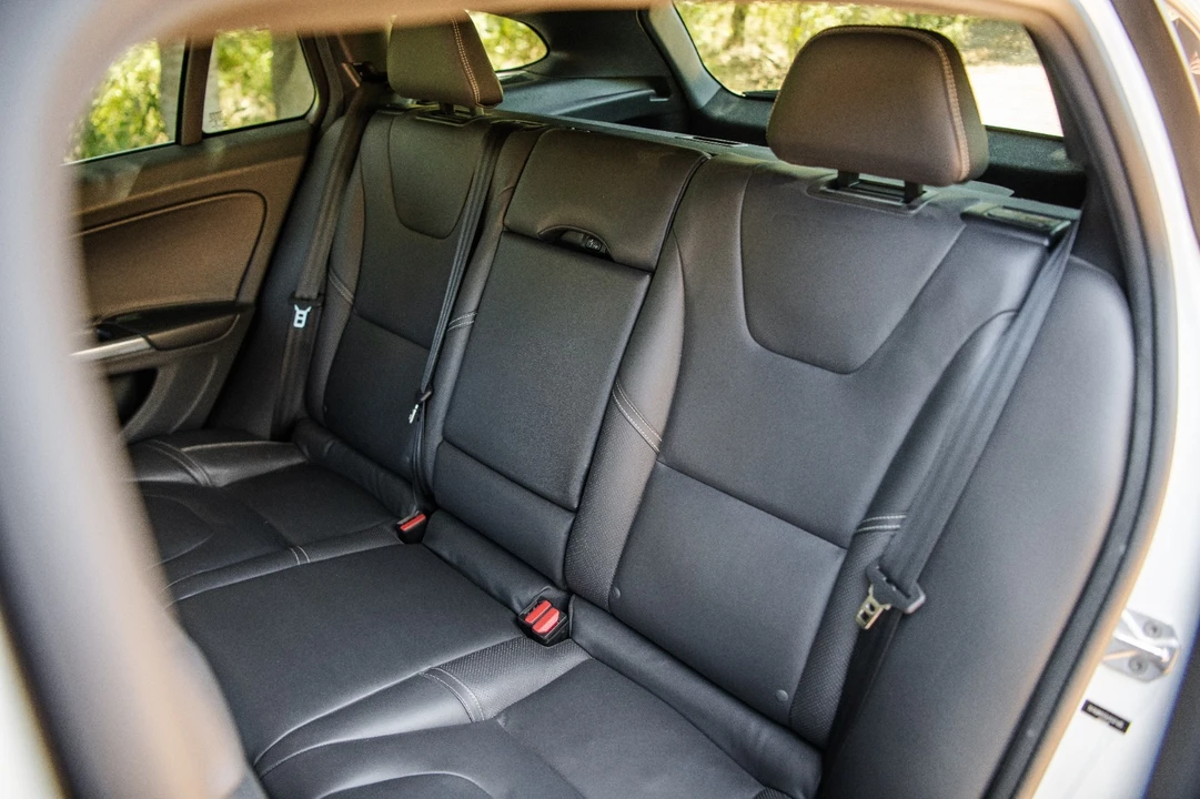 2017 Volvo V60 1st Gen - Image 17 of 23