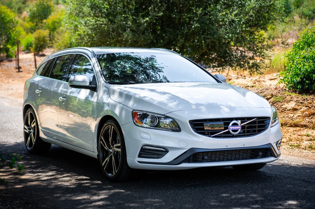 2017 Volvo V60 1st Gen - Image 2 of 23