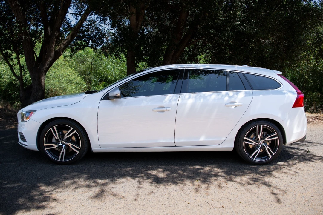 2017 Volvo V60 1st Gen - Image 8 of 23
