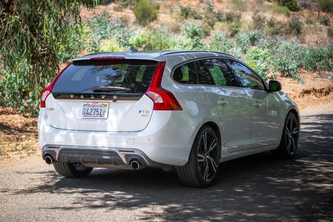 2017 Volvo V60 1st Gen - Image 7 of 23