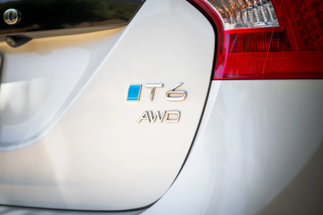 2017 Volvo V60 1st Gen - Image 11 of 23