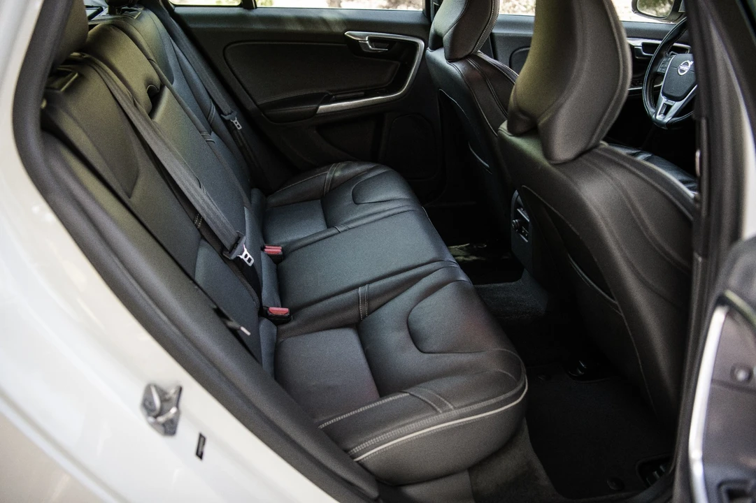 2017 Volvo V60 1st Gen - Image 19 of 23