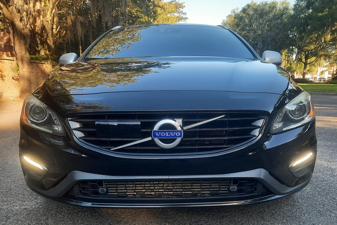2017 Volvo V60 1st Gen - Image 2 of 31