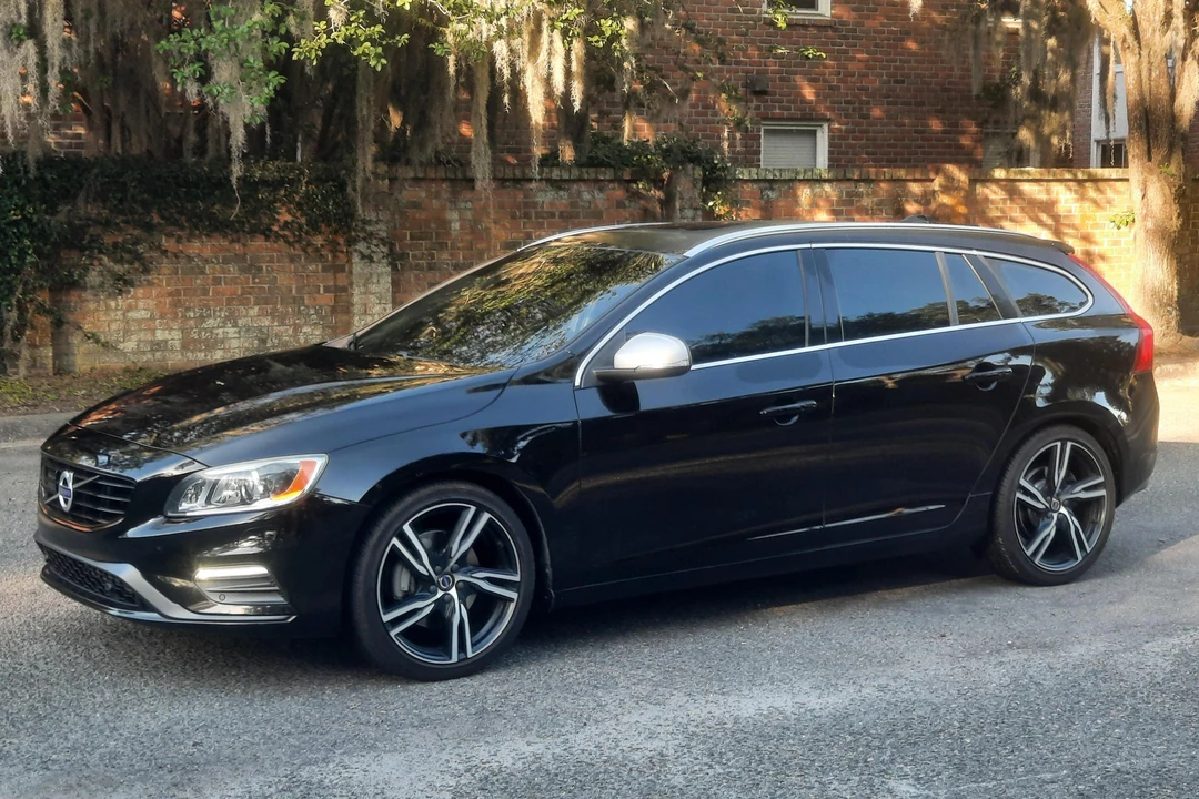 2017 Volvo V60 1st Gen - Image 13 of 31