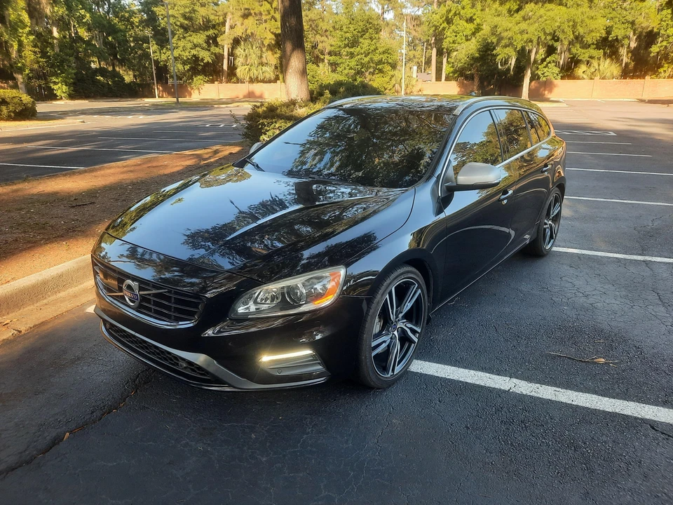 2017 Volvo V60 1st Gen - Image 10 of 31