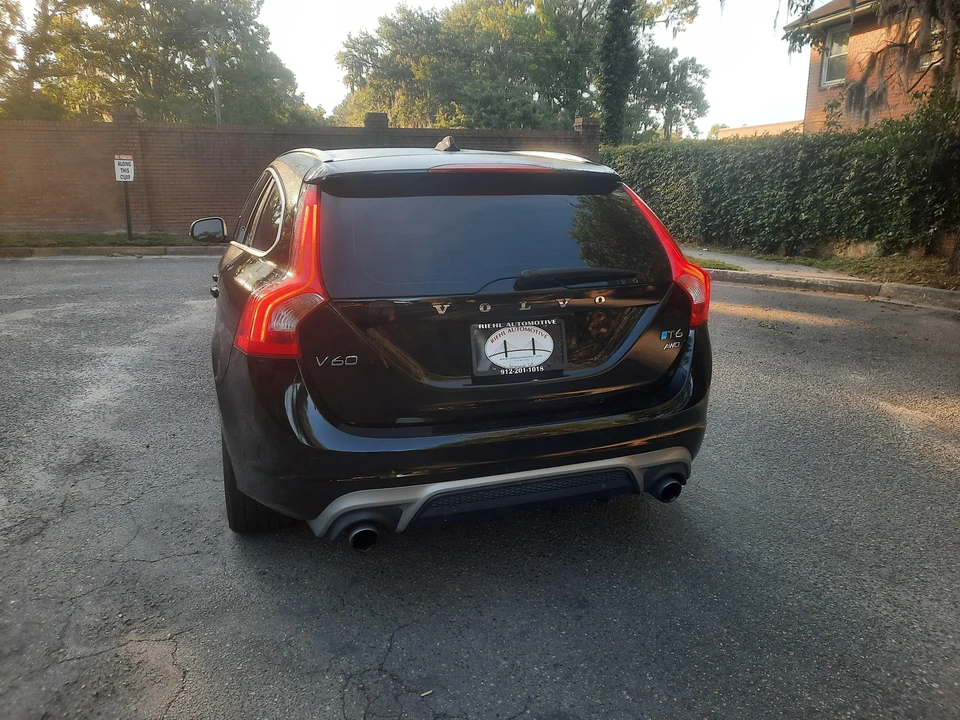 2017 Volvo V60 1st Gen - Image 19 of 31