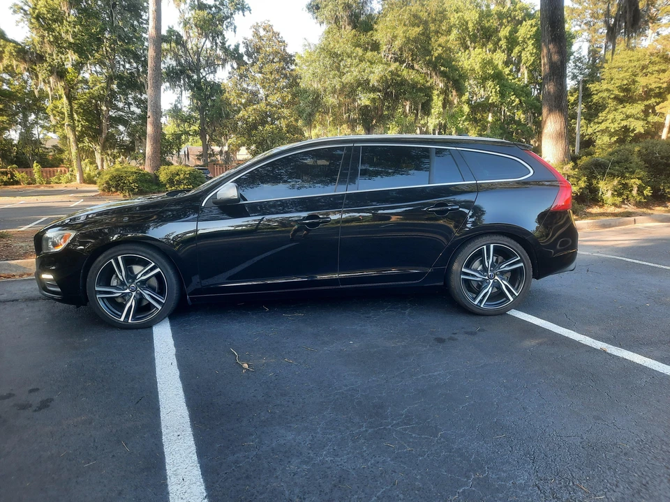 2017 Volvo V60 1st Gen - Image 14 of 31