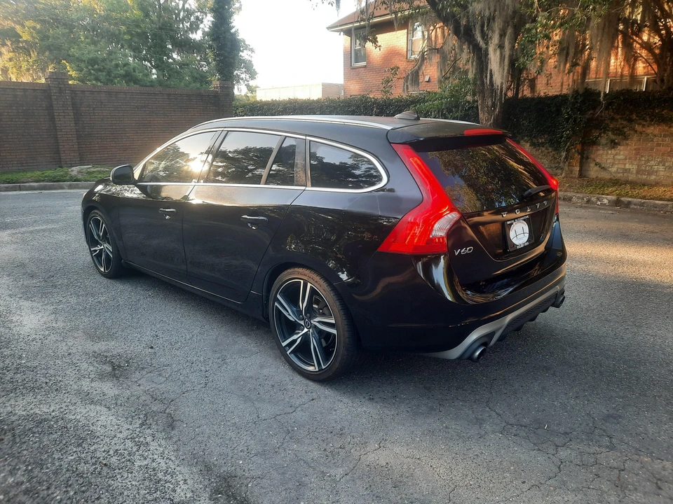2017 Volvo V60 1st Gen - Image 17 of 31