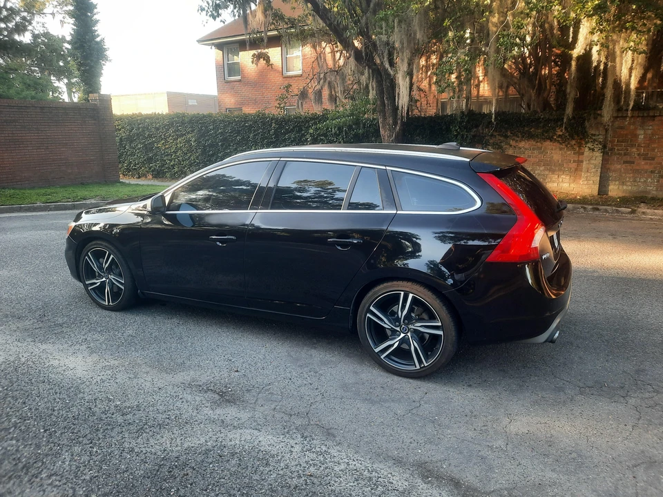 2017 Volvo V60 1st Gen - Image 16 of 31