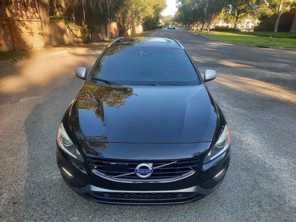 2017 Volvo V60 1st Gen - Image 8 of 31