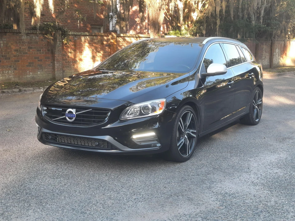 2017 Volvo V60 1st Gen - Image 9 of 31