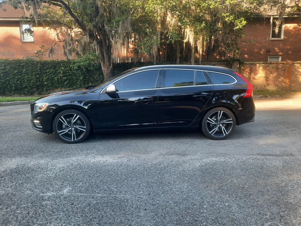 2017 Volvo V60 1st Gen - Image 15 of 31