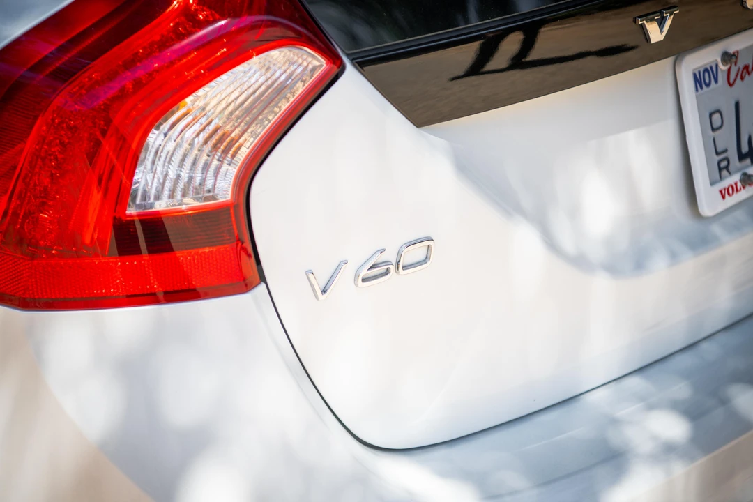2017 Volvo V60 1st Gen - Image 17 of 31