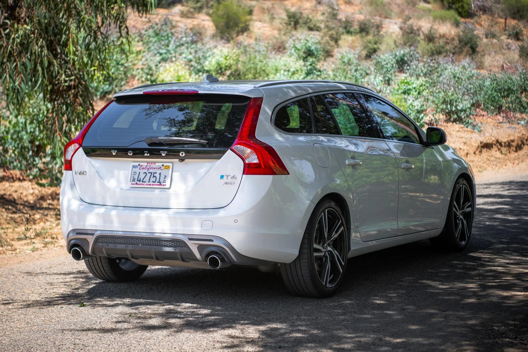 2017 Volvo V60 1st Gen - Image 8 of 31