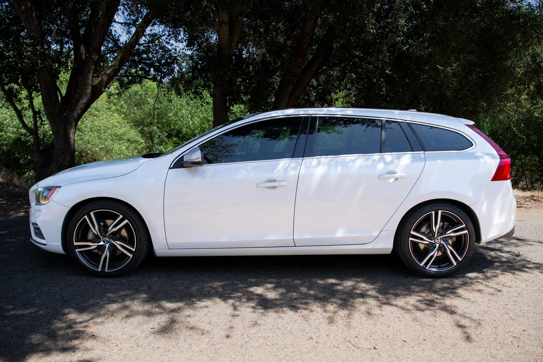 2017 Volvo V60 1st Gen - Image 7 of 31
