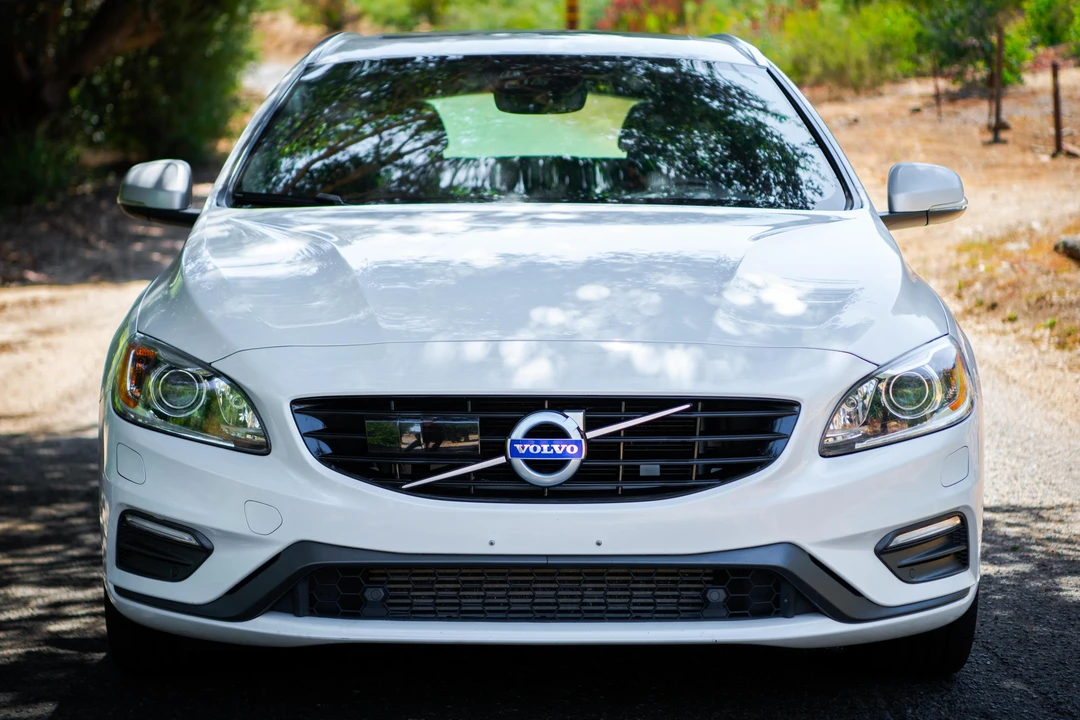 2017 Volvo V60 1st Gen - Image 2 of 31