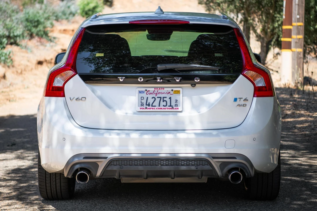 2017 Volvo V60 1st Gen - Image 5 of 31