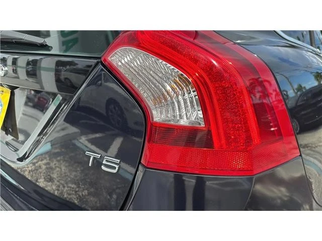 2017 Volvo V60 1st Gen - Image 14 of 21