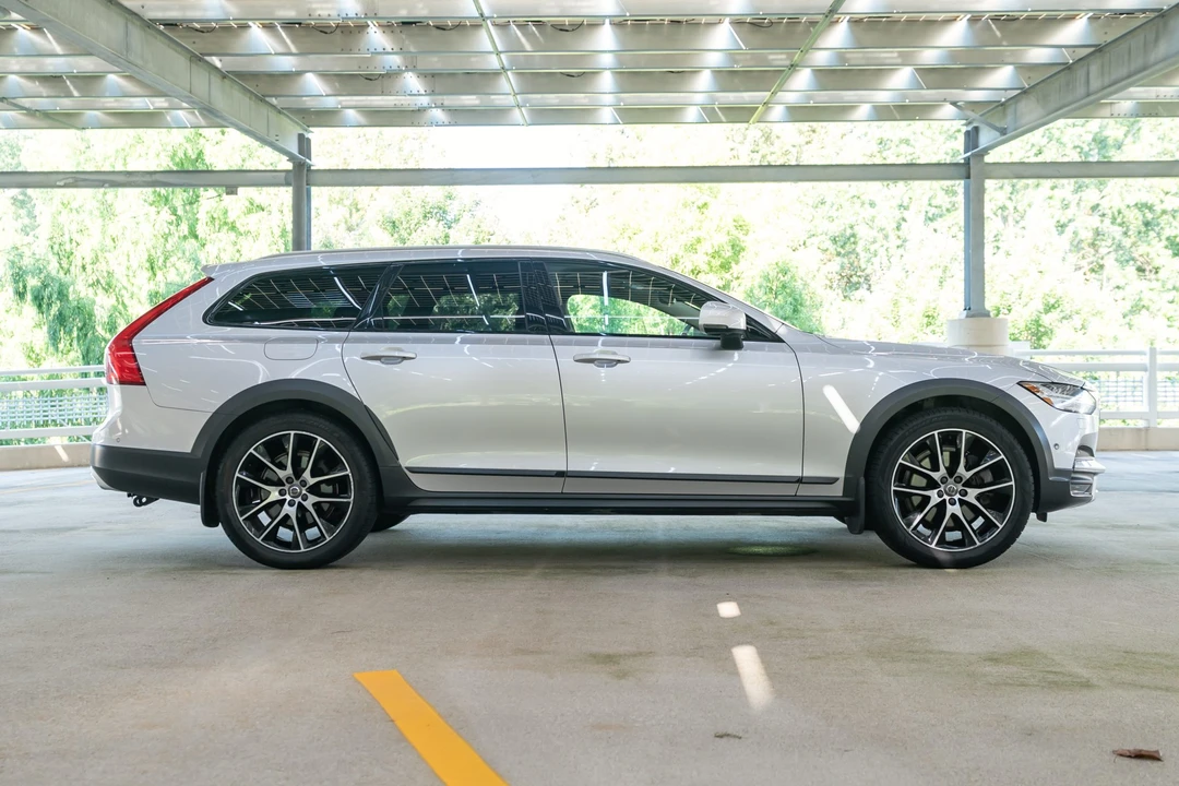 2017 Volvo V90 - Image 6 of 31