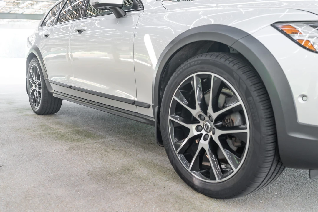 2017 Volvo V90 - Image 23 of 31