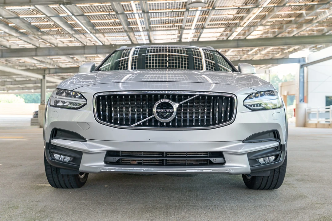 2017 Volvo V90 - Image 3 of 31