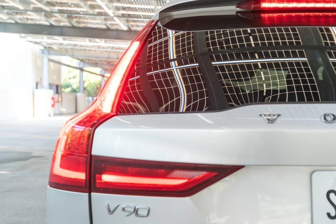 2017 Volvo V90 - Image 17 of 31