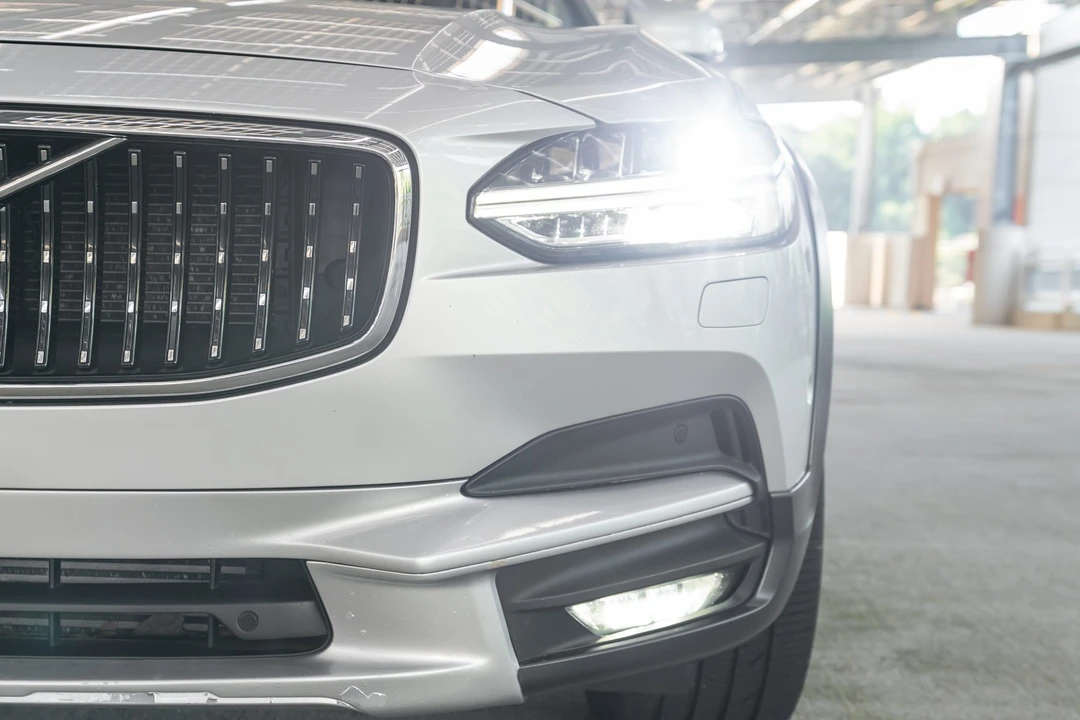 2017 Volvo V90 - Image 14 of 31