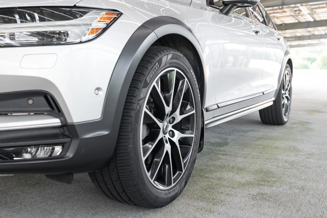 2017 Volvo V90 - Image 24 of 31