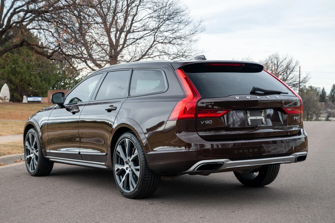 2017 Volvo V90 - Image 9 of 31