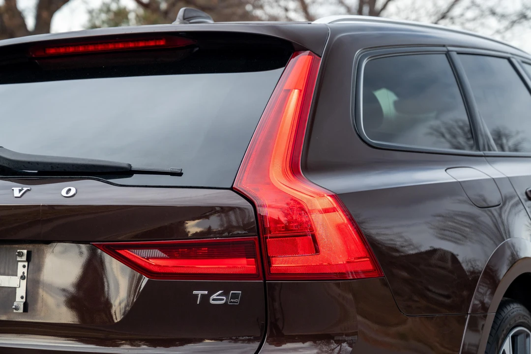 2017 Volvo V90 - Image 27 of 31