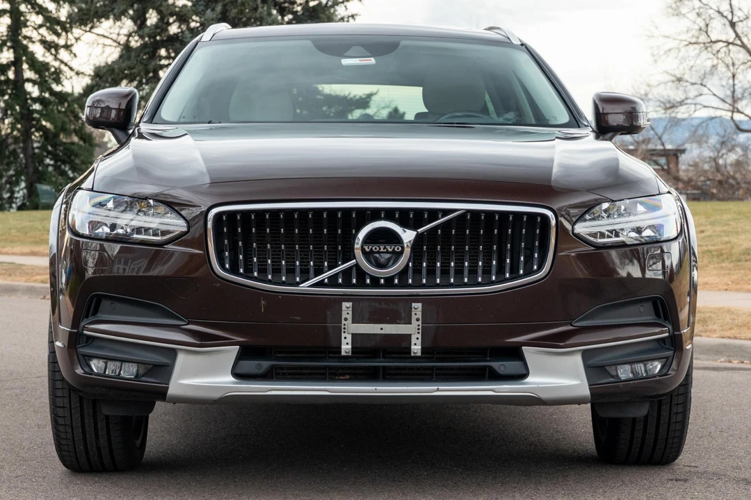 2017 Volvo V90 - Image 2 of 31
