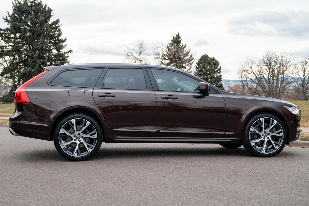 2017 Volvo V90 - Image 3 of 31