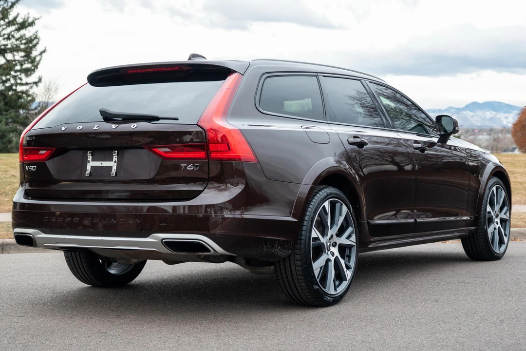 2017 Volvo V90 - Image 4 of 31