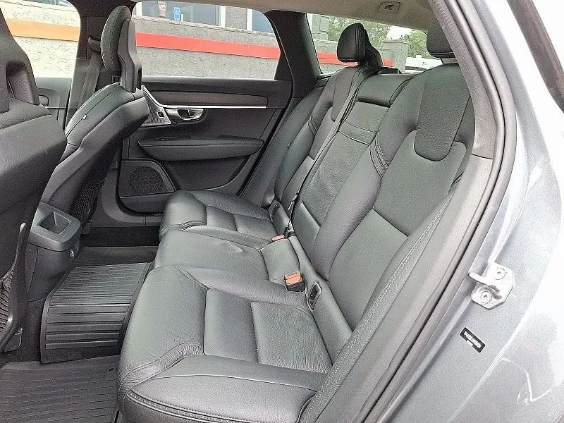 2017 Volvo V90 - Image 11 of 12
