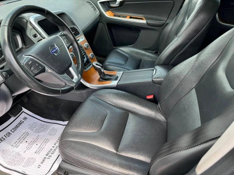 2017 Volvo XC60 1st Gen - Image 4 of 9