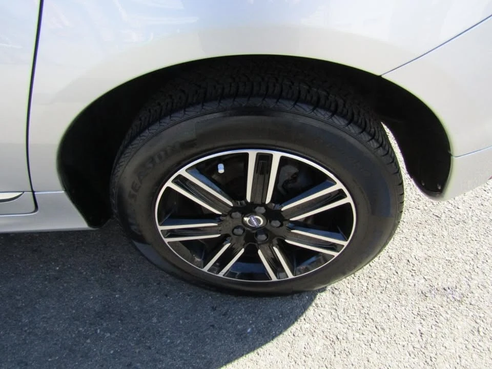2017 Volvo XC60 1st Gen - Image 14 of 20