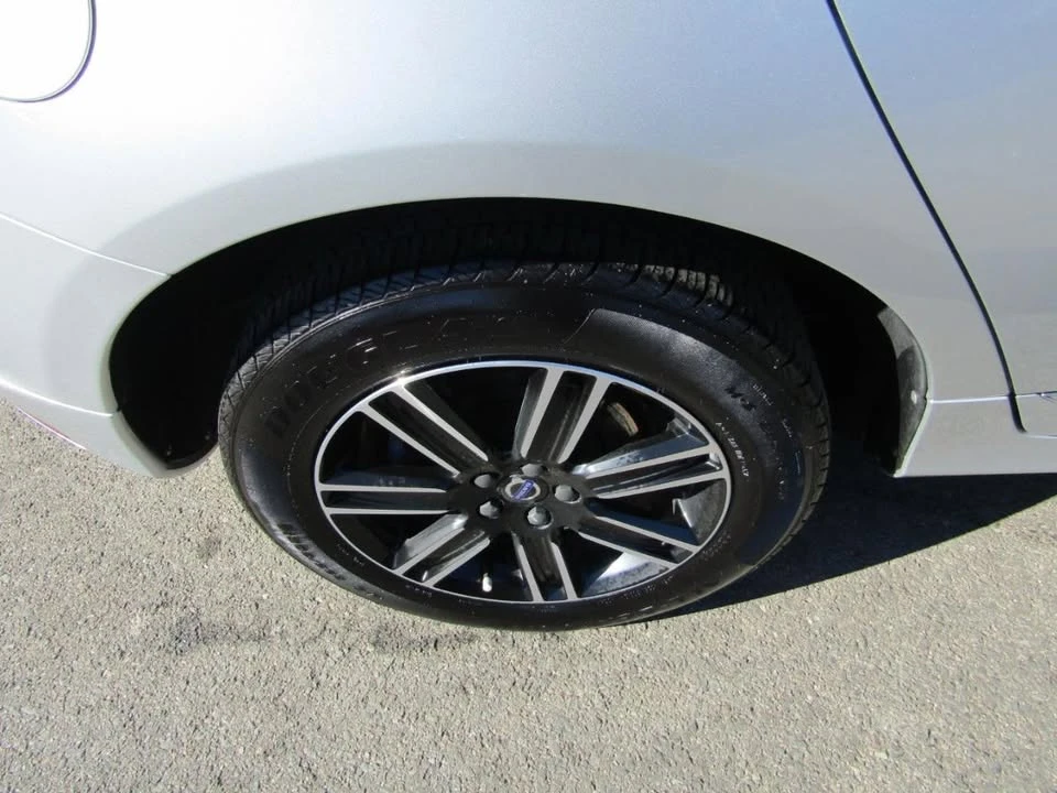 2017 Volvo XC60 1st Gen - Image 11 of 20