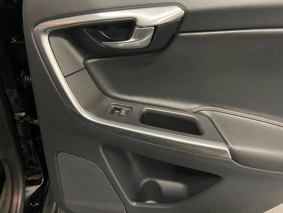 2017 Volvo XC60 1st Gen - Image 18 of 20