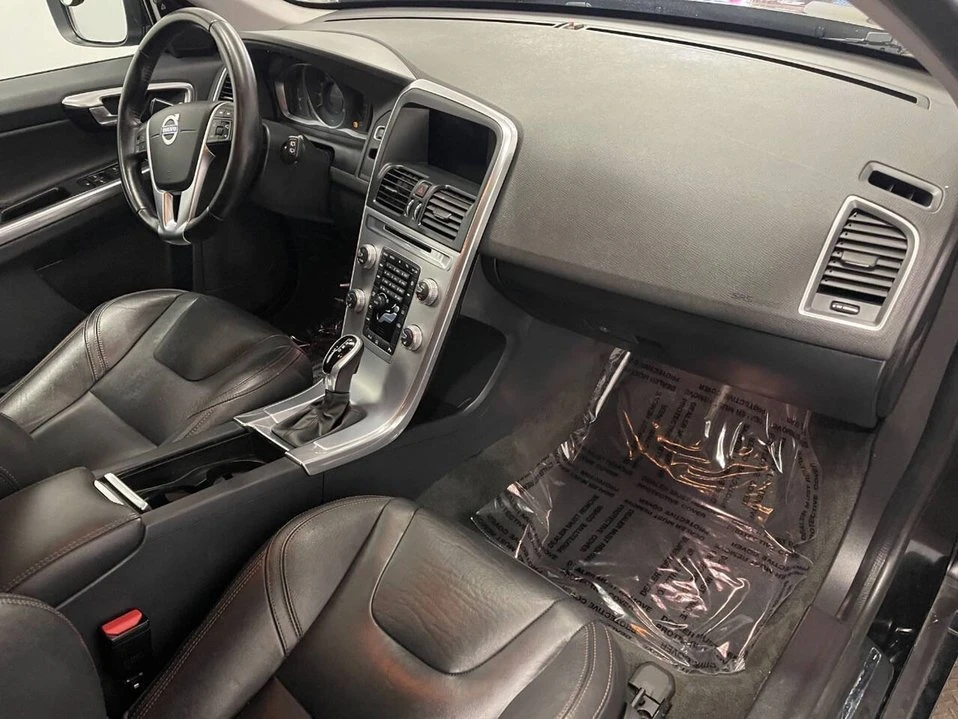 2017 Volvo XC60 1st Gen - Image 15 of 20