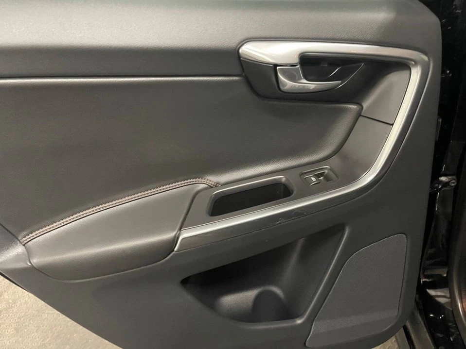 2017 Volvo XC60 1st Gen - Image 12 of 20