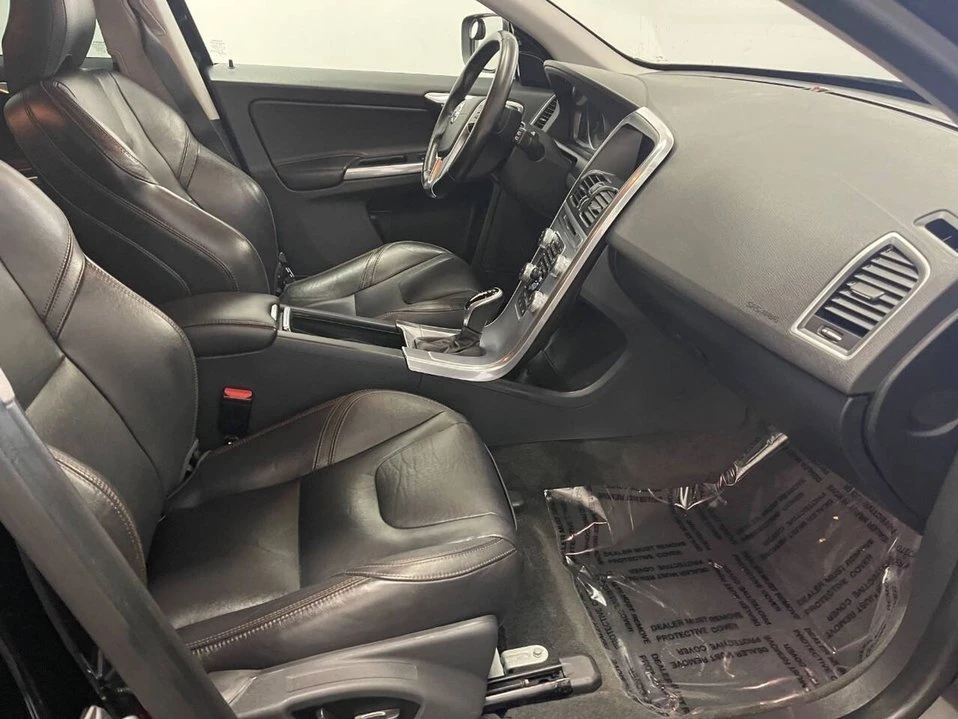 2017 Volvo XC60 1st Gen - Image 14 of 20