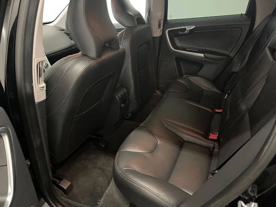 2017 Volvo XC60 1st Gen - Image 11 of 20