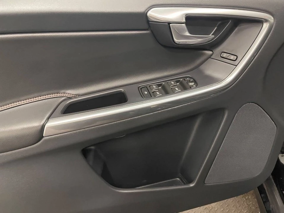 2017 Volvo XC60 1st Gen - Image 9 of 20