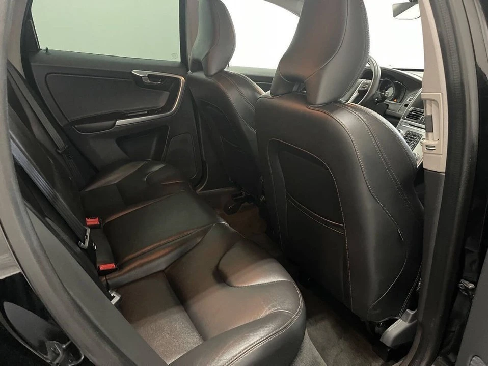 2017 Volvo XC60 1st Gen - Image 17 of 20