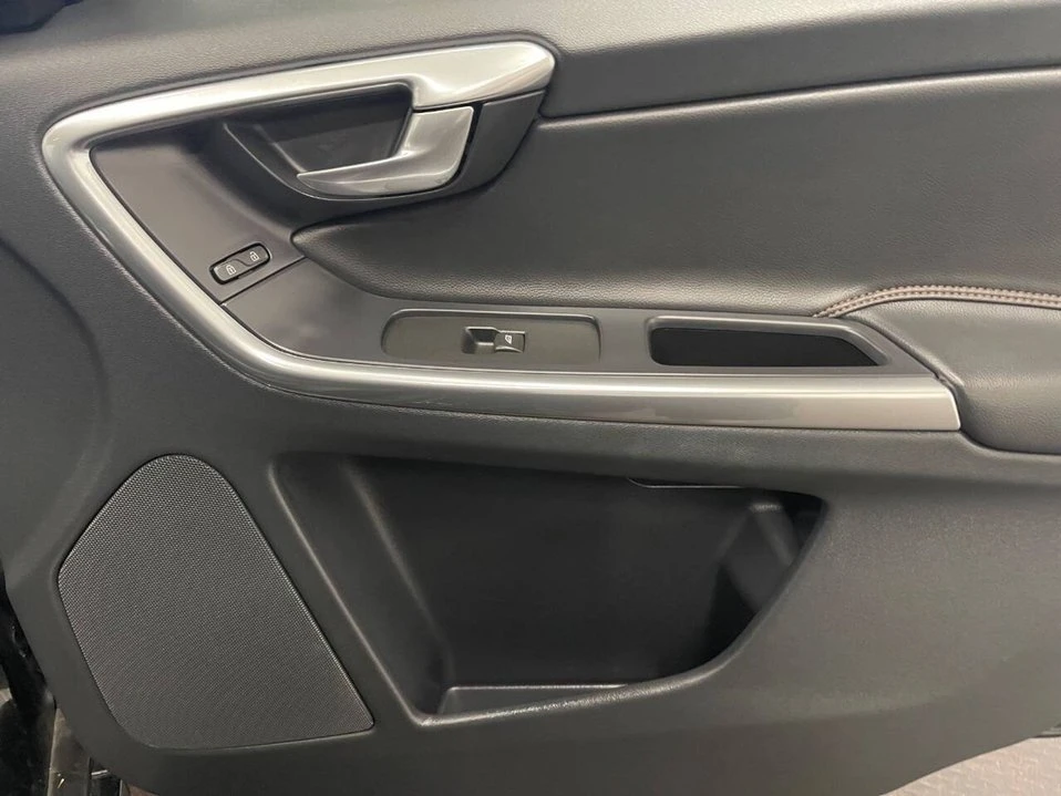 2017 Volvo XC60 1st Gen - Image 16 of 20