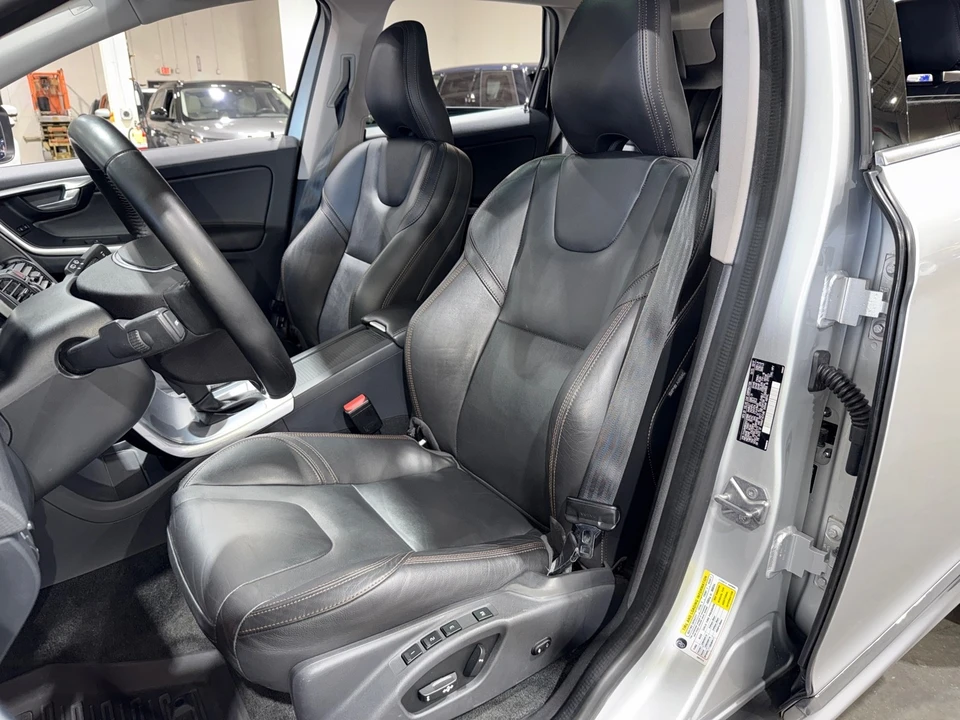 2017 Volvo XC60 1st Gen - Image 9 of 12
