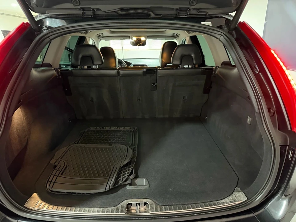 2017 Volvo XC60 1st Gen - Image 14 of 16