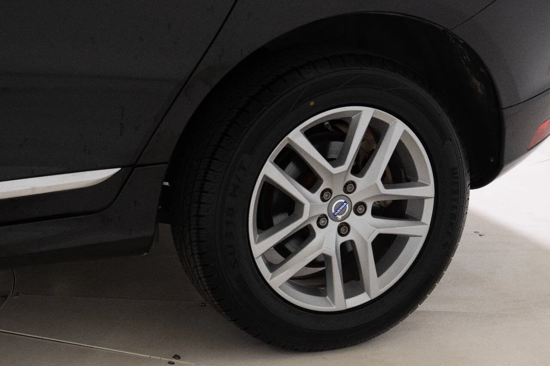 2017 Volvo XC60 1st Gen - Image 24 of 31